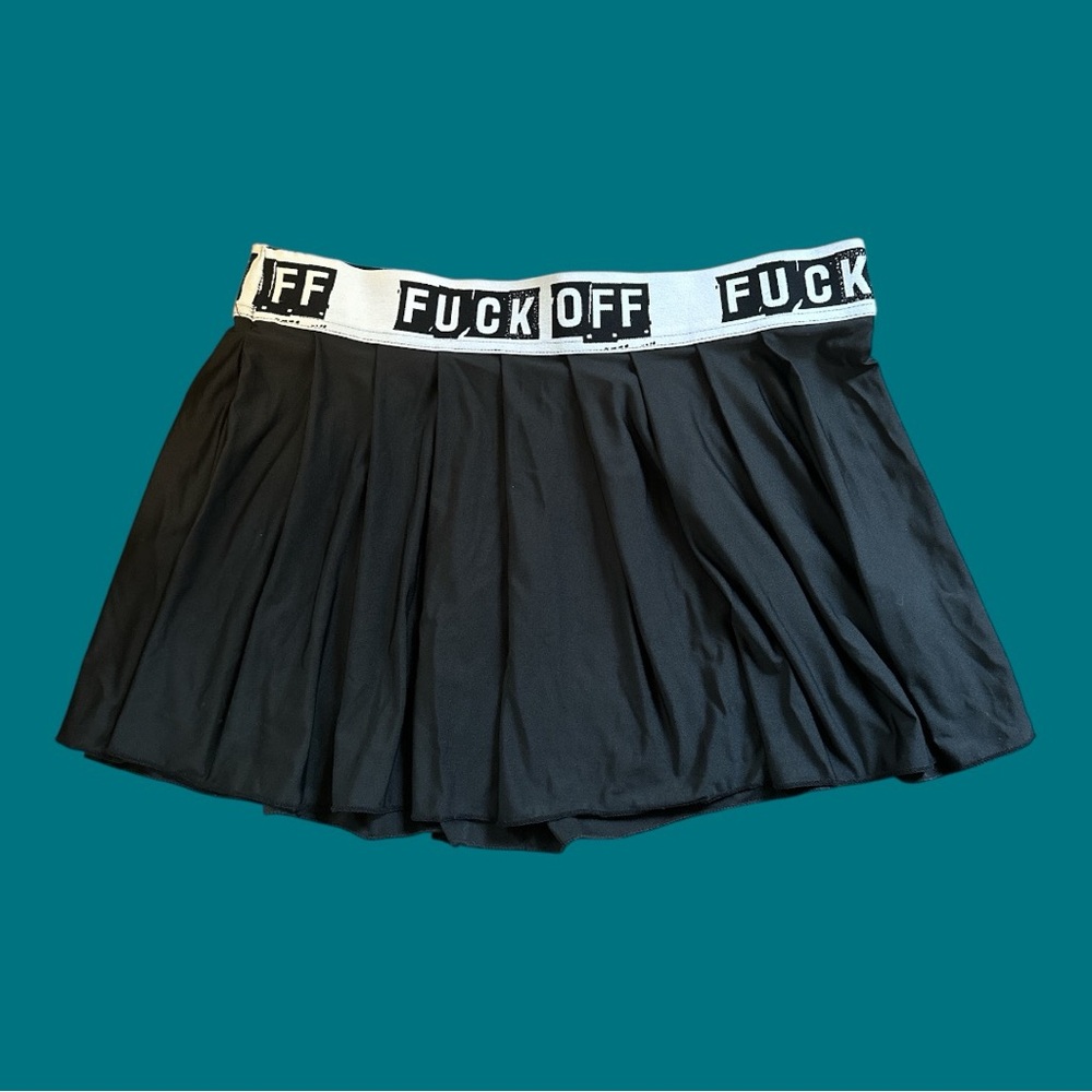 Black pleated skirt